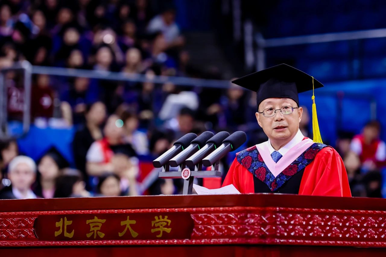 周黎安：在技术洪流中坚守人文的定力 | 毕业致辞